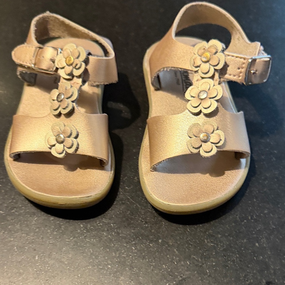 FootMates Girls Metallic Rose Gold Floral Strap Sandals